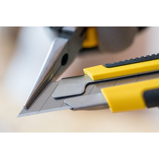 STANLEY  DYNAGRIP MAKET BIÇAĞI - 25 MM