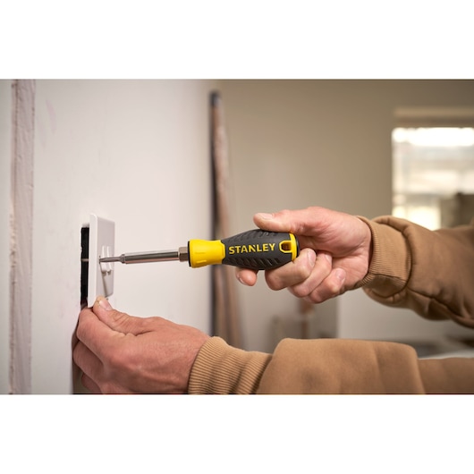 STANLEY® 6 Way Screwdriver Application Image