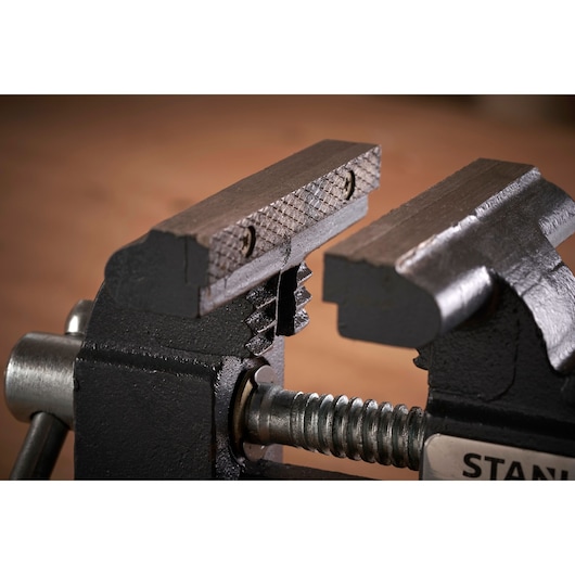 Stanley 100Mm/4" Light Duty Vice Side View Stanley 100Mm/4" Light Duty Vice Side View
