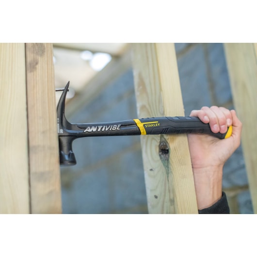 STANLEY FATMAX YENİ NESİL ÇEKİÇ 567 GR - EĞRİ TIRNAKLI