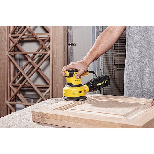 Stanley 300W 125mm Eksantrik Zımpara Makinesi