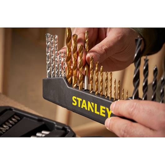 STANLEY 70 Parça Delme ve Vidalama Seti